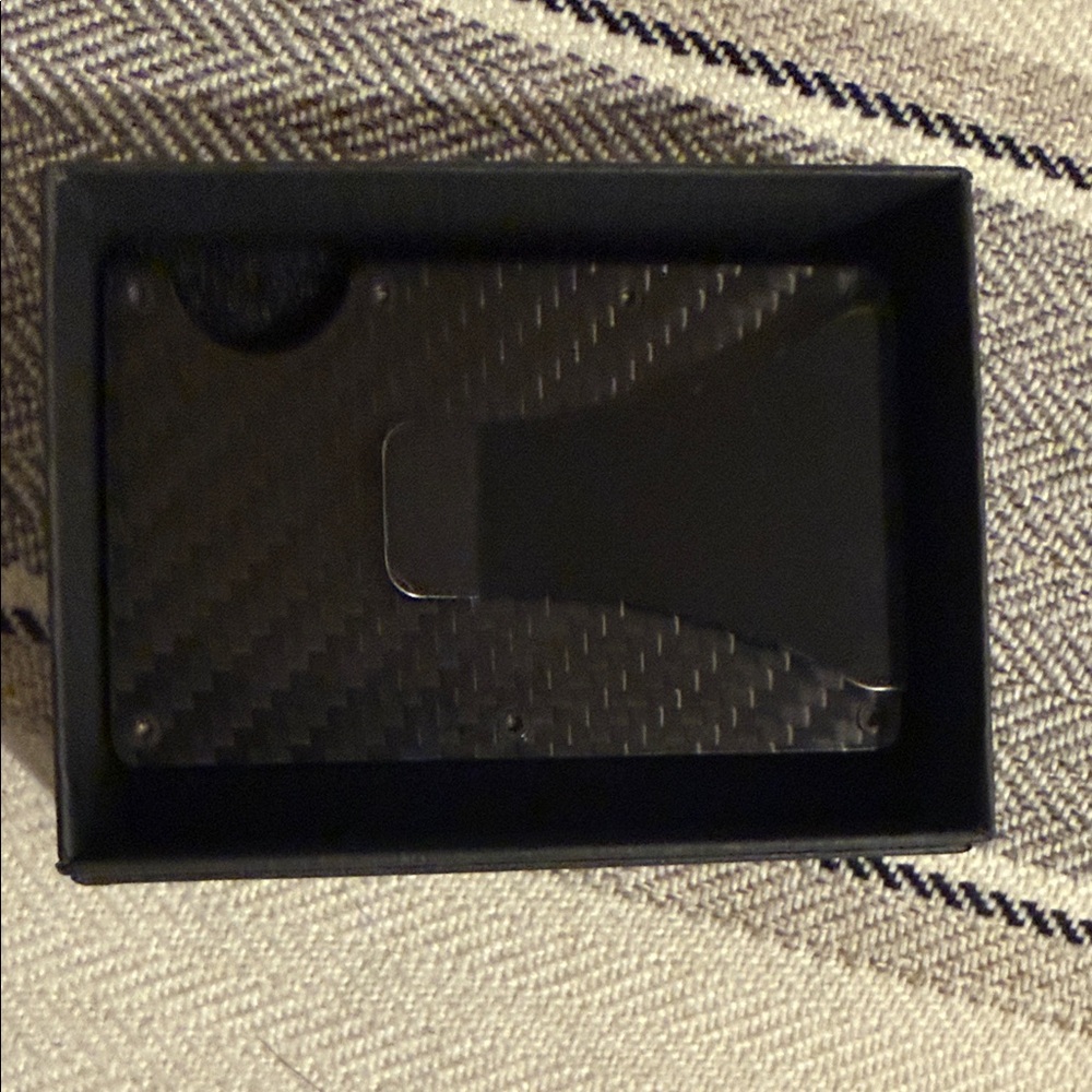 Carbon Fiber Pattern Money Clip - Picture 3 of 6
